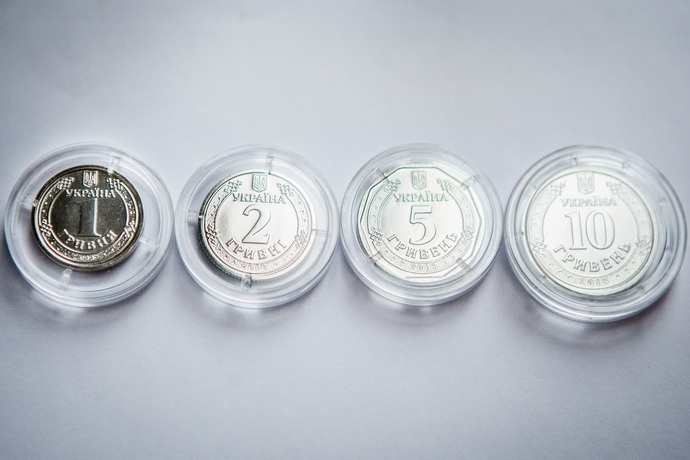 Від сьогодні в Україні вводять в обіг нові монети
