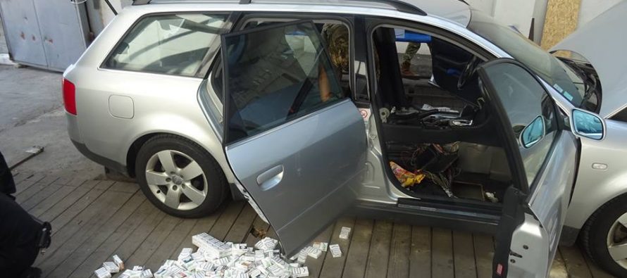 Молдованин напакував у авто майже 1900 пачок контрабандних цигарок