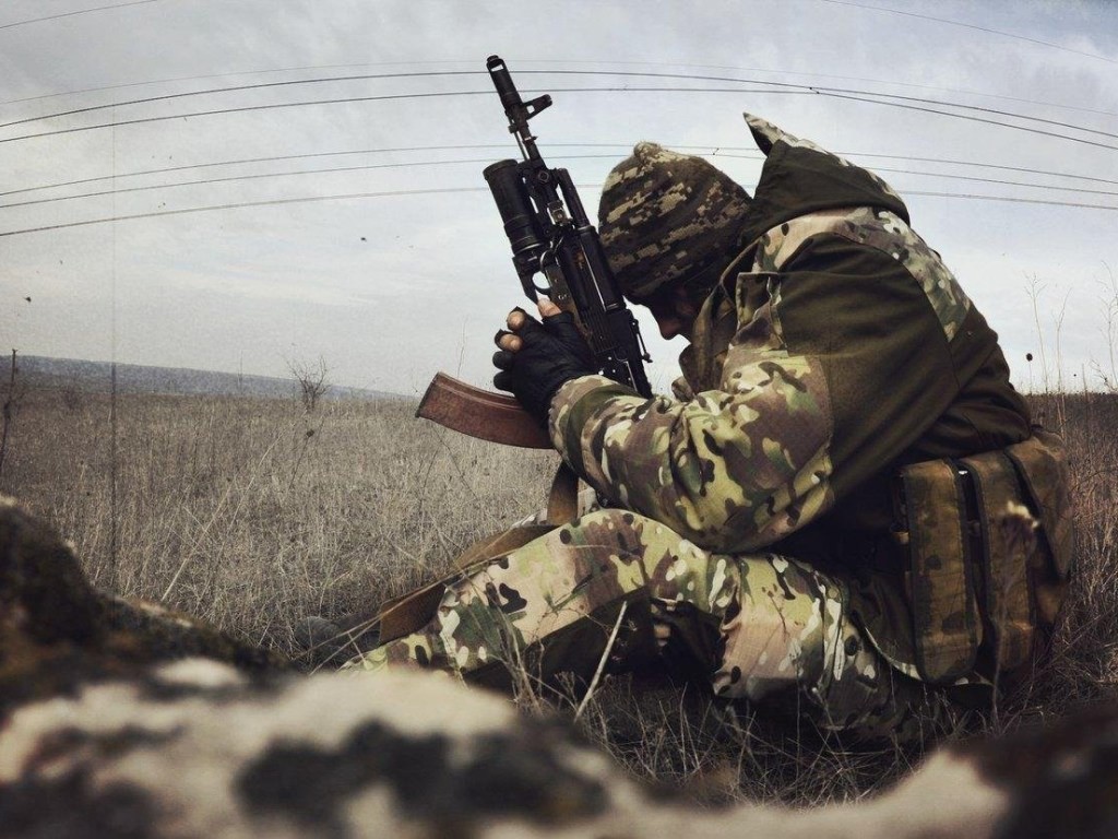 На Донбасі ворог 15 обстріляв позиції ООС, є поранені