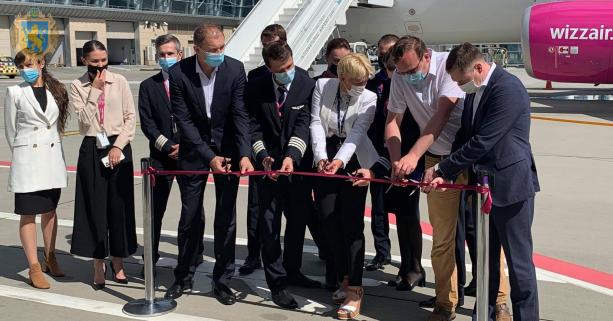 Лоукостер Wizz Air відкрив шість нових напрямів зі Львова