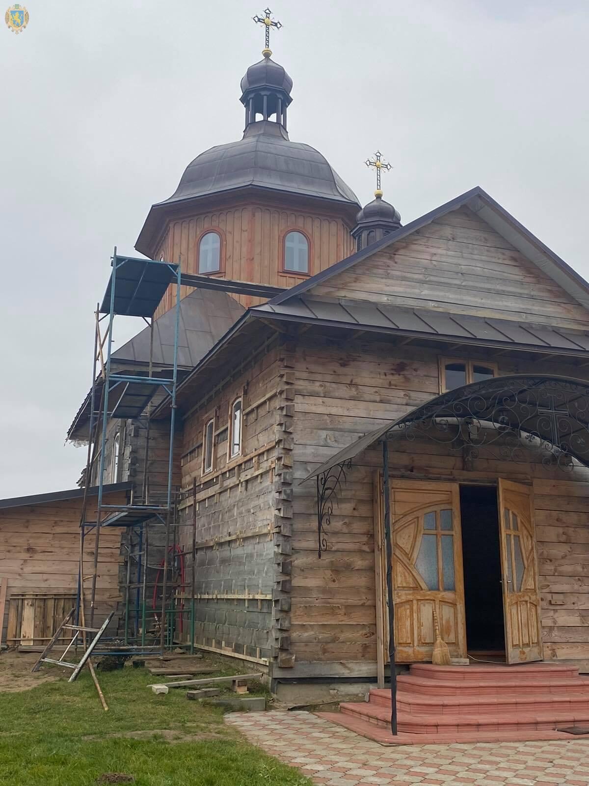 На Яворівщині завершують реставрувати дерев’яну церкву лемківського стилю, якій майже 200 років