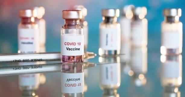 Спростування найпоширеніших міфів про вакцинацію проти COVID-19
