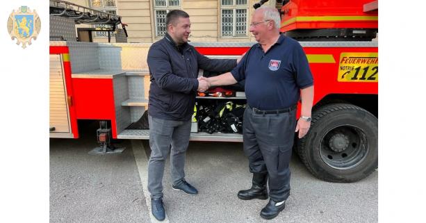 Львівщина отримала сучасний пожежний автомобіль від німецьких партнерів