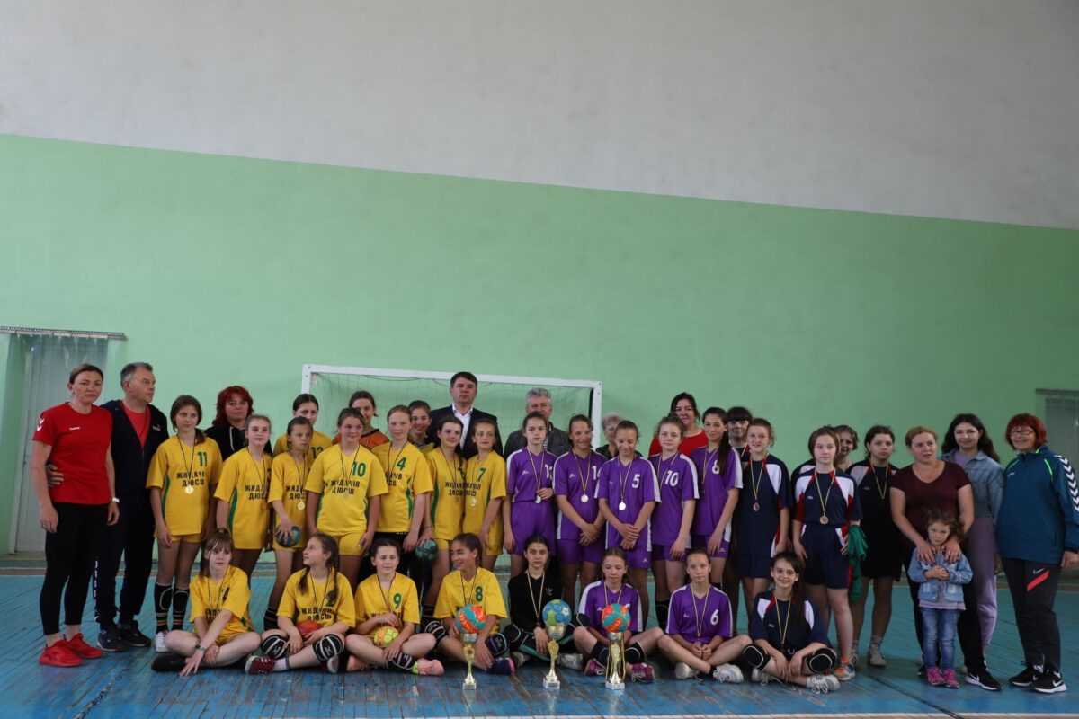 Нагородження учасників обласного турніру з гандболу серед дитячих команд у Новояворівську