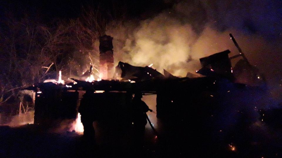 На Яворівщині вогонь знищив дерев’яний будинок