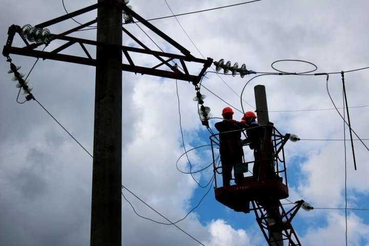 На Яворівщині без електропостачання опинилось 7 населених пункта