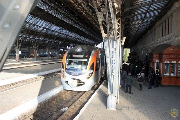 Укрзалізниця запустила швидкісний поїзд “Інтерсіті” Київ -Перемишль