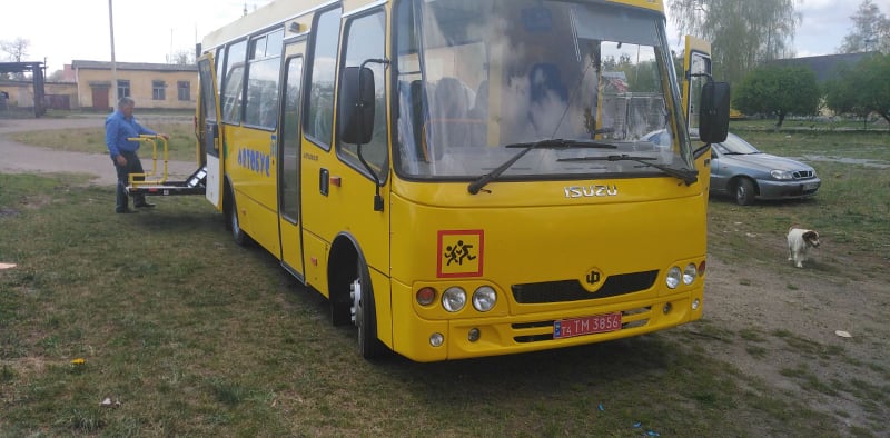 На Яворівщину прибув шкільний автобус зі спеціальним обладнанням, для дітей з інвалідністю