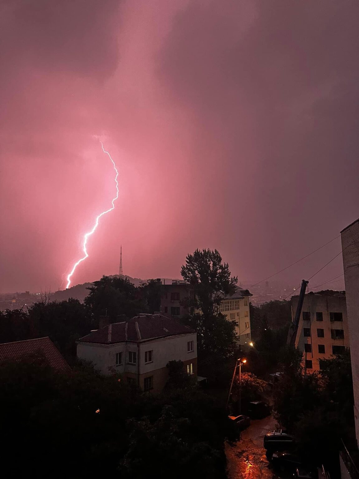 Негода: на Львівщині знеструмлено 365 населених пунктів