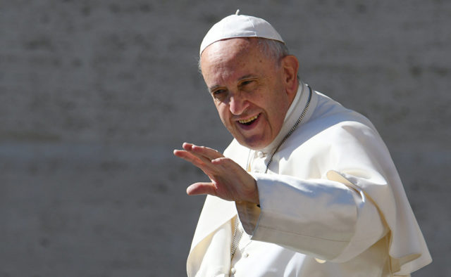 Папа Римський помолився за мир на сході України