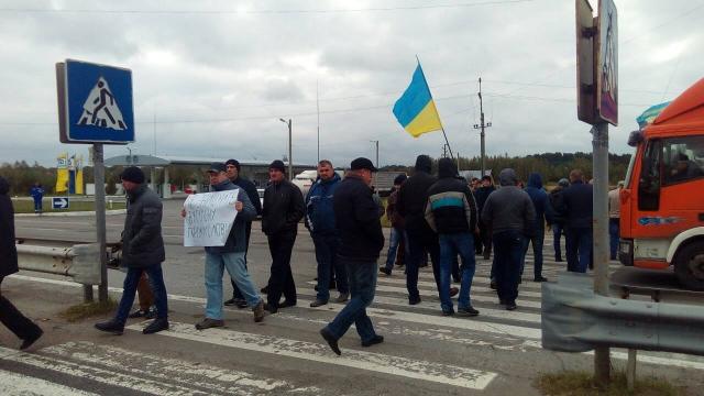 Протестувальники вкотре перекрили дорогу поблизу кордону з Польщею