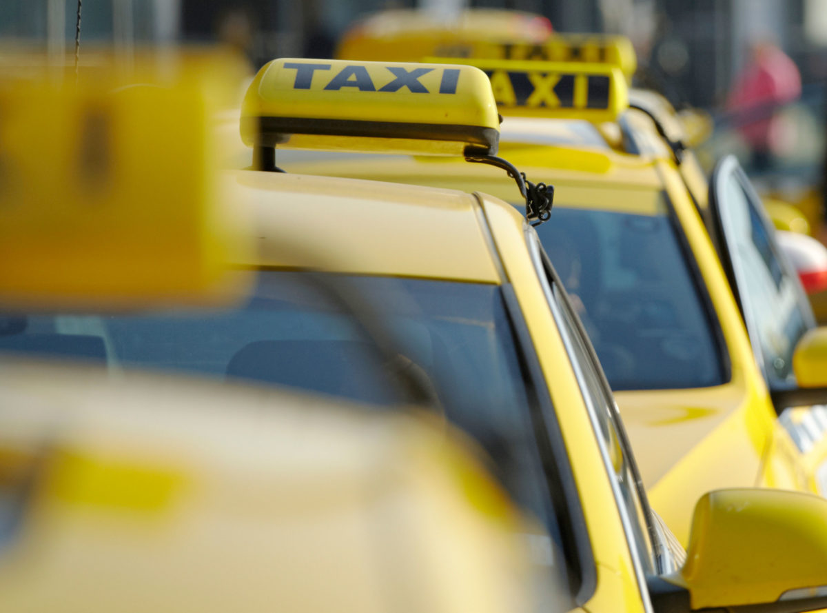 Таксисти погрожують страйком через урядовий законопроект