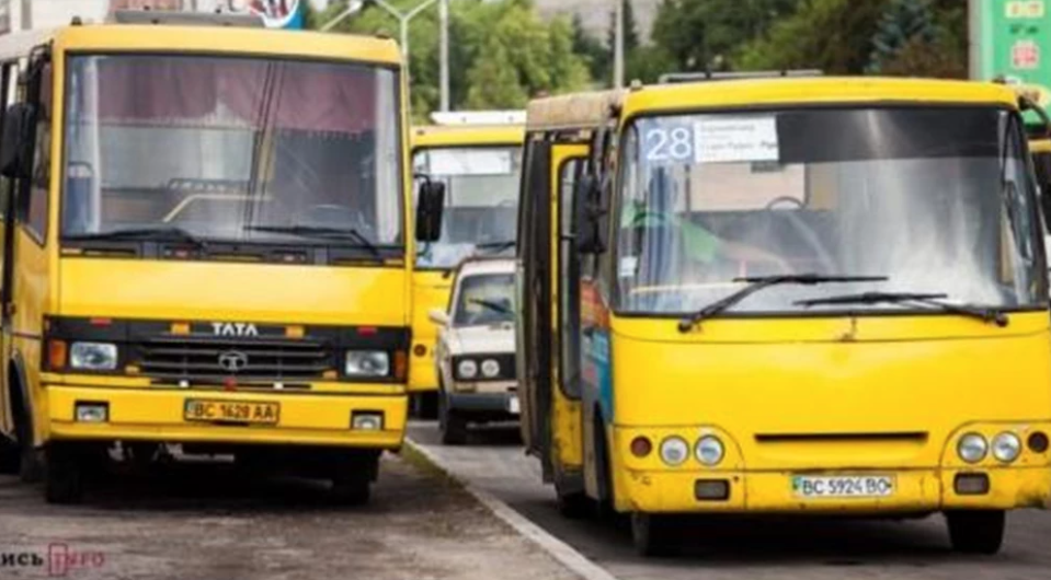 Два автобусні маршрути Яворівського напрямку відновлюють роботу
